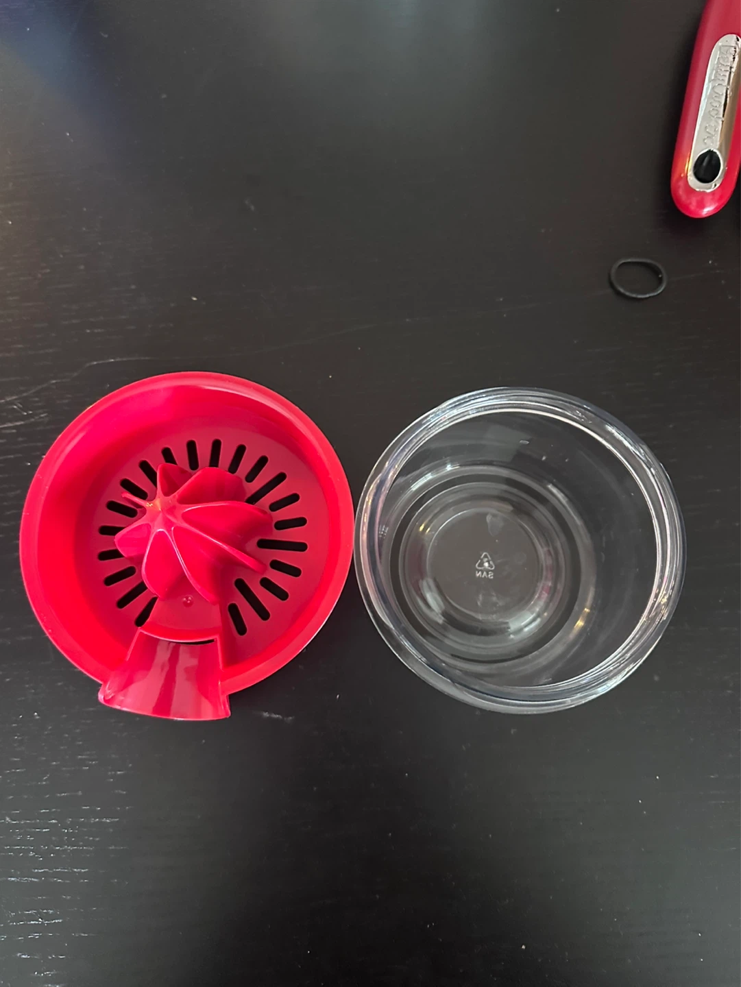 Red Manual Citrus Juicer - photo 3