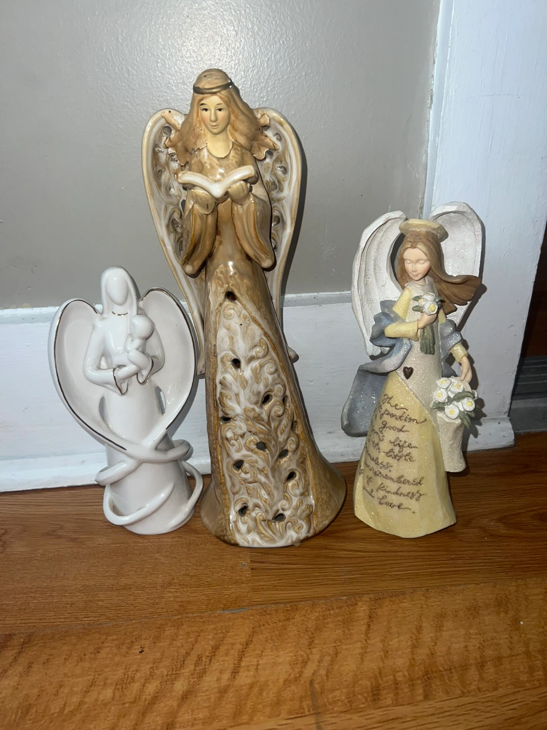 Set of 3 Angel Figurines ⚽