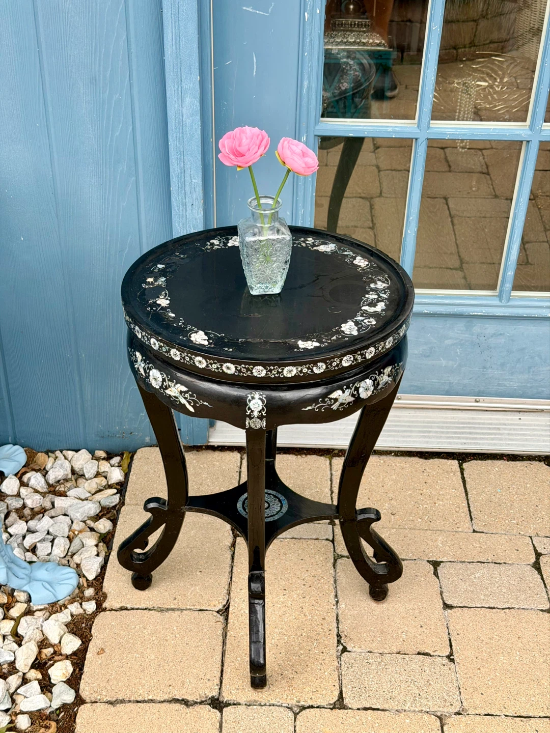 BLACK LACQUER TABLE WITH MOTHER OF PEARL INLAY