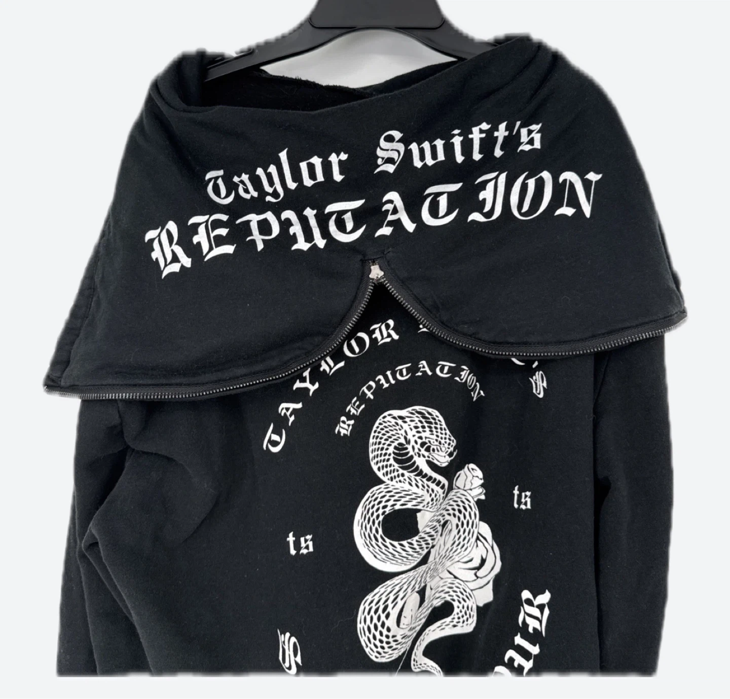⚽ Taylor Swift's Reputation Stadium Tour Hoodie - photo 2