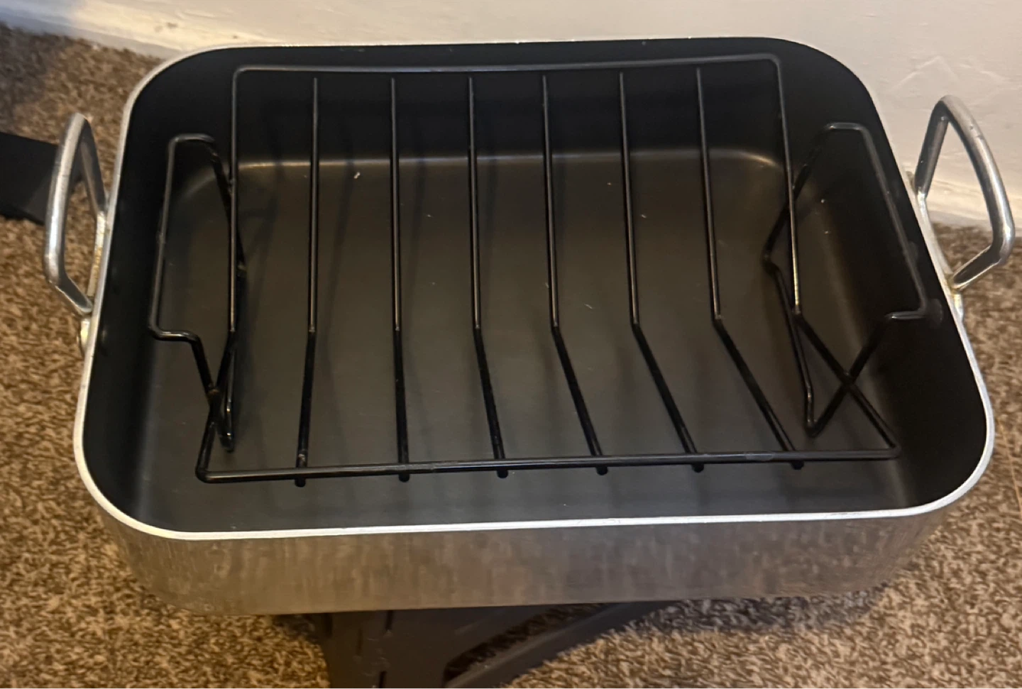 Moving Sale!! Roasting Pan with Rack - photo 2