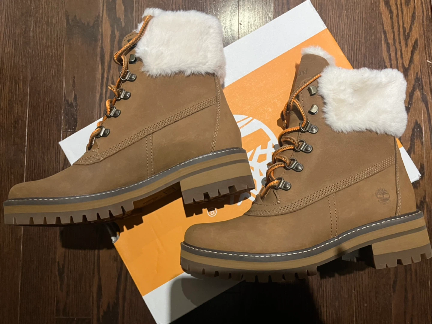 New) Timberland Courmayeur Valley Faux fur lining boots Size7⚽️