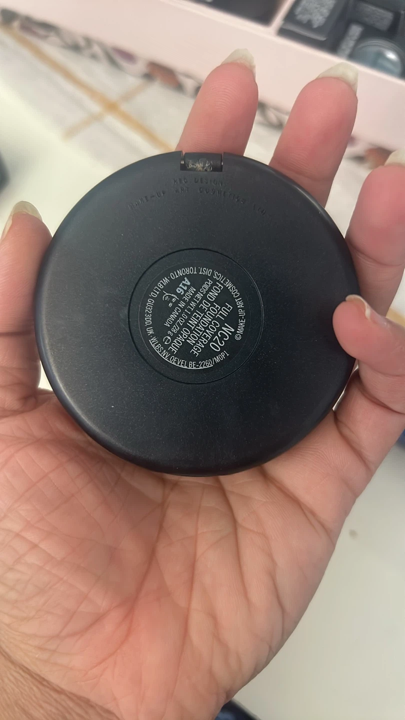 MAC Full Coverage Foundation  NC20 ⚽️ - photo 2