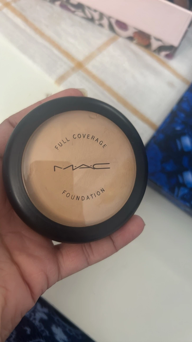 MAC Full Coverage Foundation  NC20 ⚽️