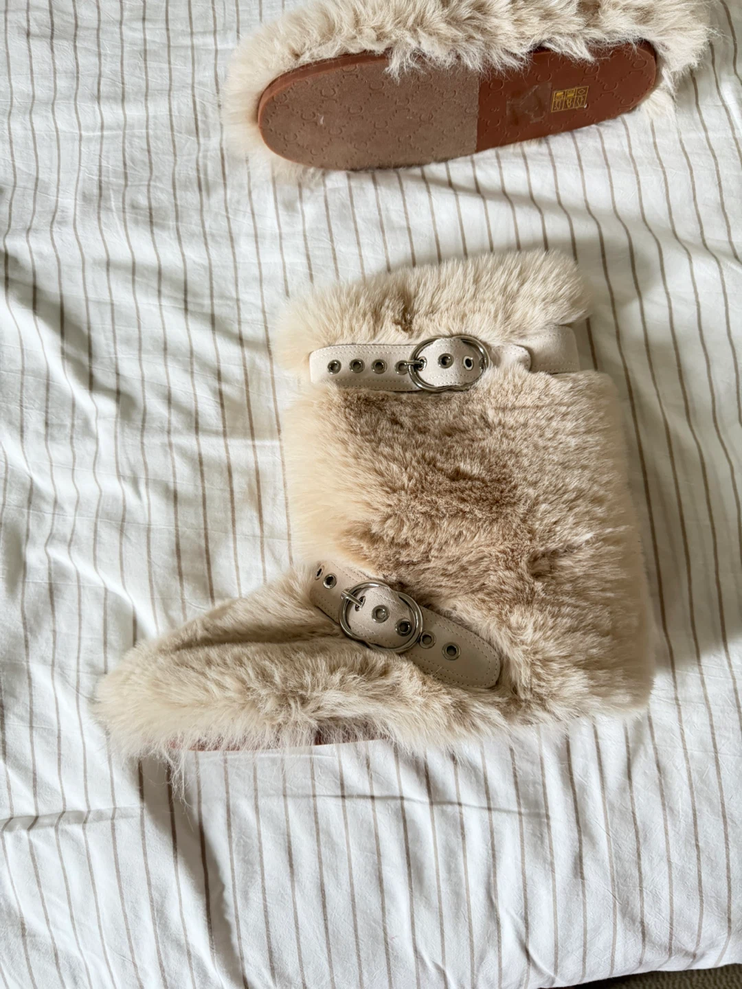 JC Jeffrey Campbell Fuzzy Boots Size 9 Women - NEVER USED - photo 2