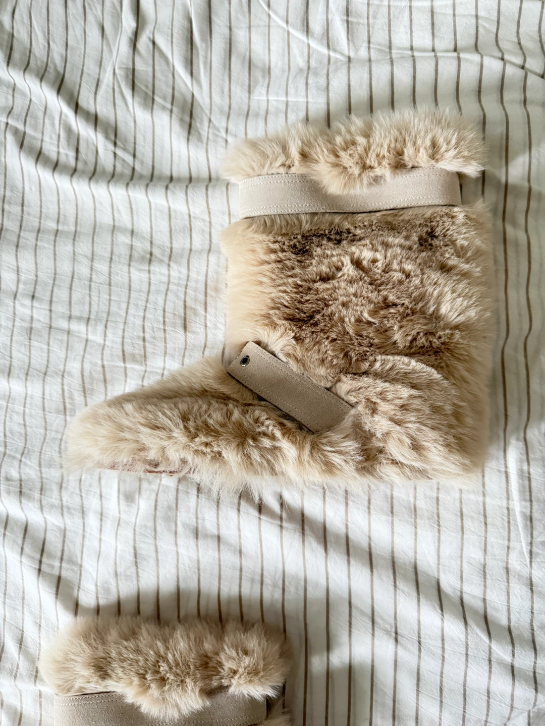 JC Jeffrey Campbell Fuzzy Boots Size 9 Women - NEVER USED - photo 4