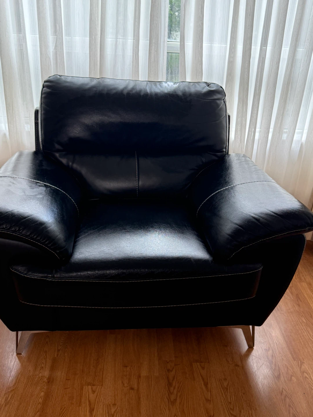 Black Leather Armchair - photo 2