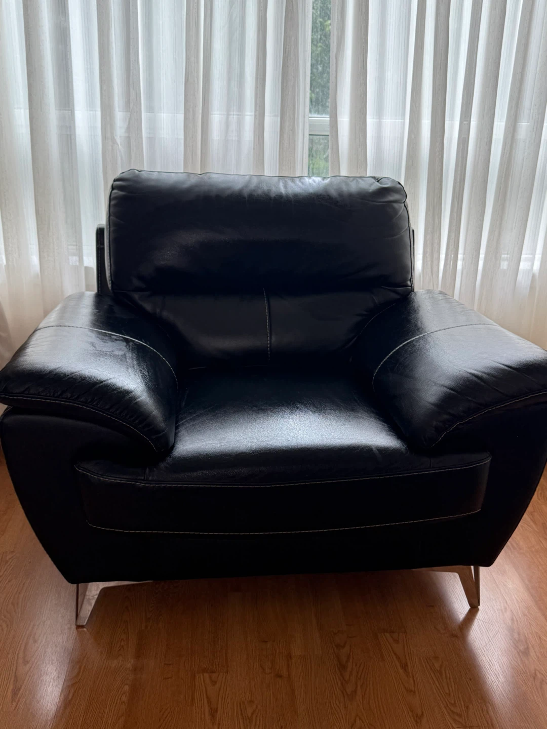 Black Leather Armchair - photo 3