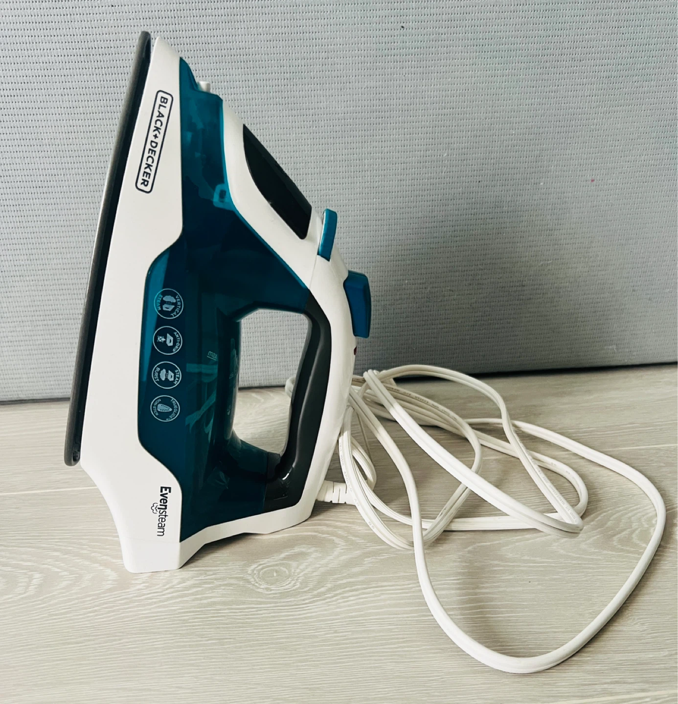 BLACK+DECKER Steam Iron