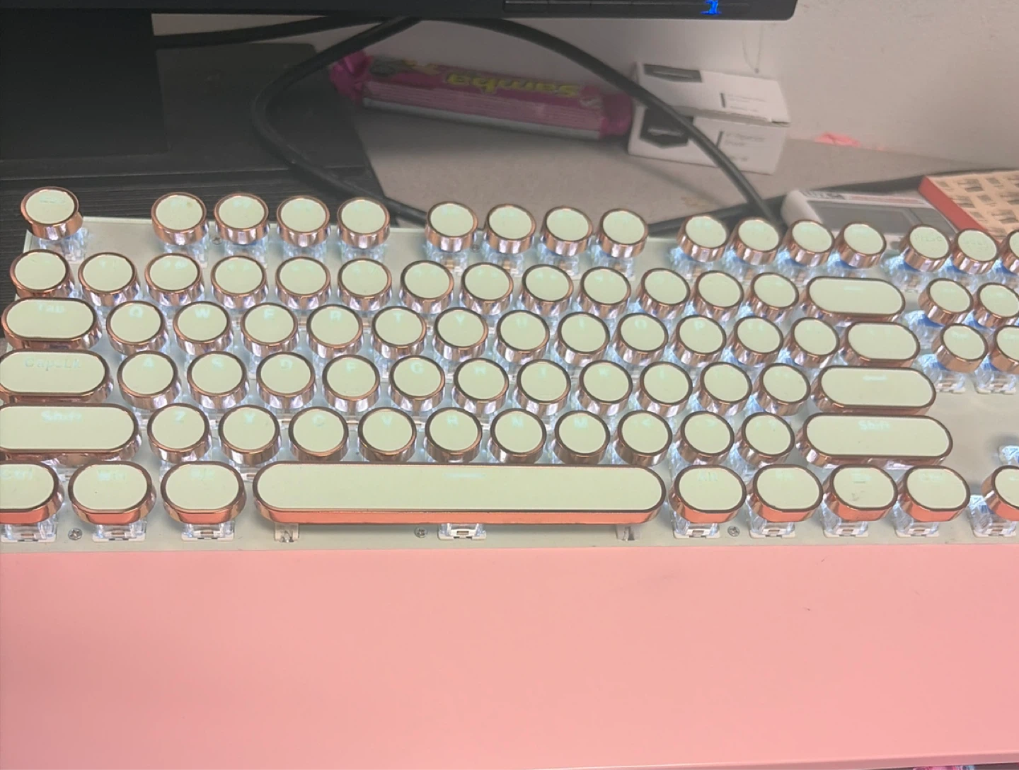 Retro Style Mechanical Keyboard ⚽