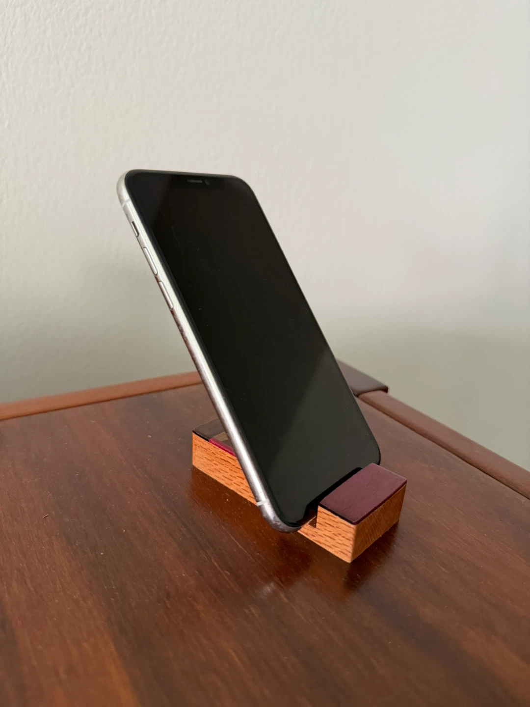 Brazilian indigenous Amazon Wood Phone Stand - photo 2