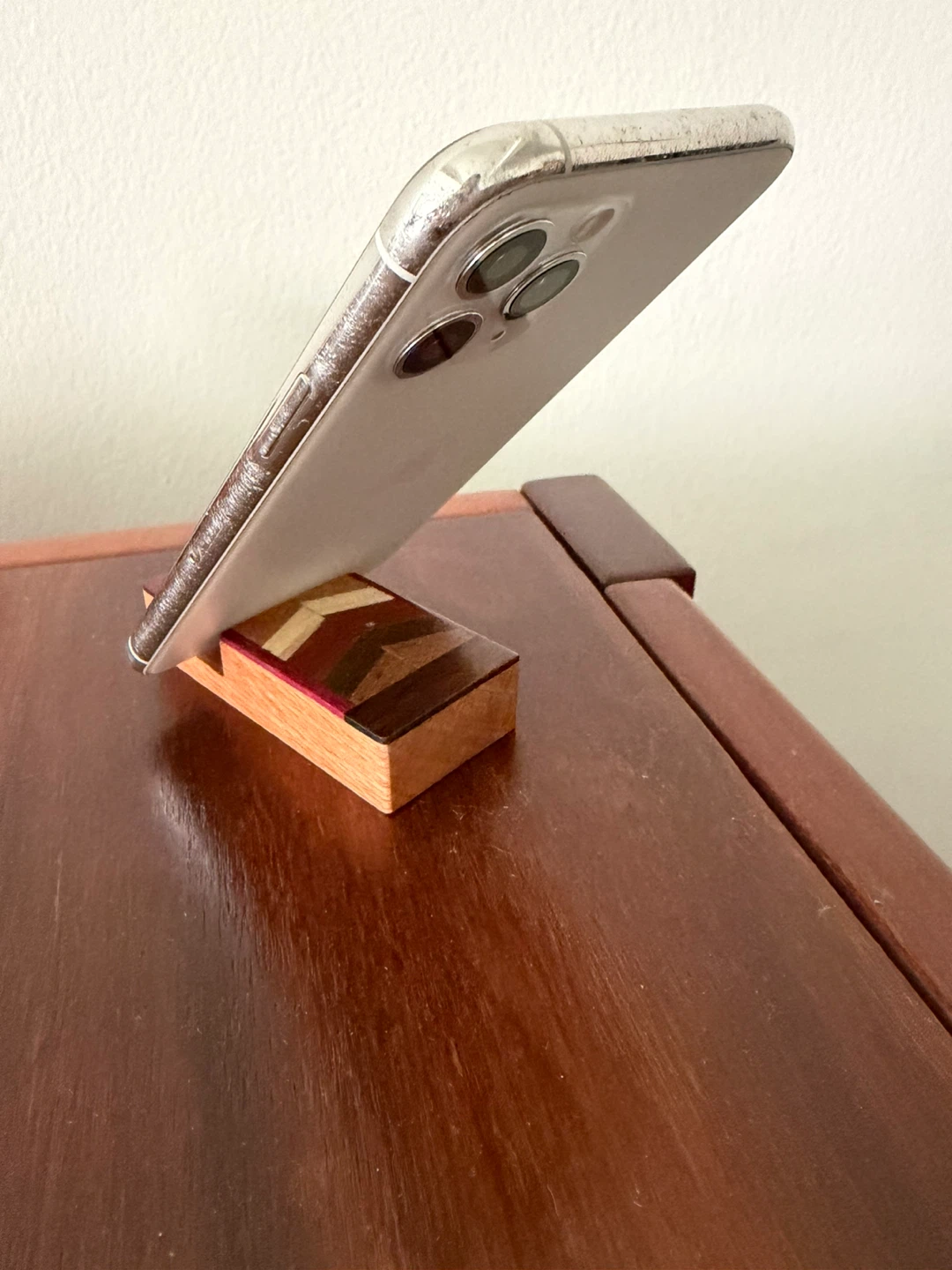 Brazilian indigenous Amazon Wood Phone Stand - photo 3