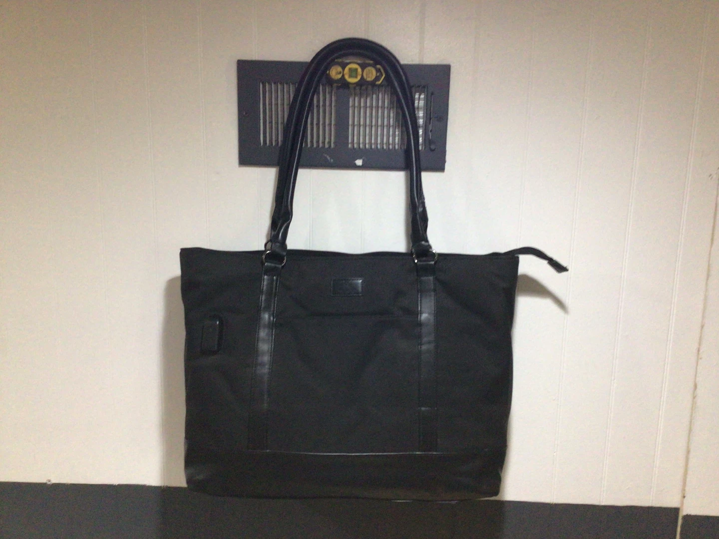 Women's Handbag w.USB Port Waterproof Leather Handbag - photo 2