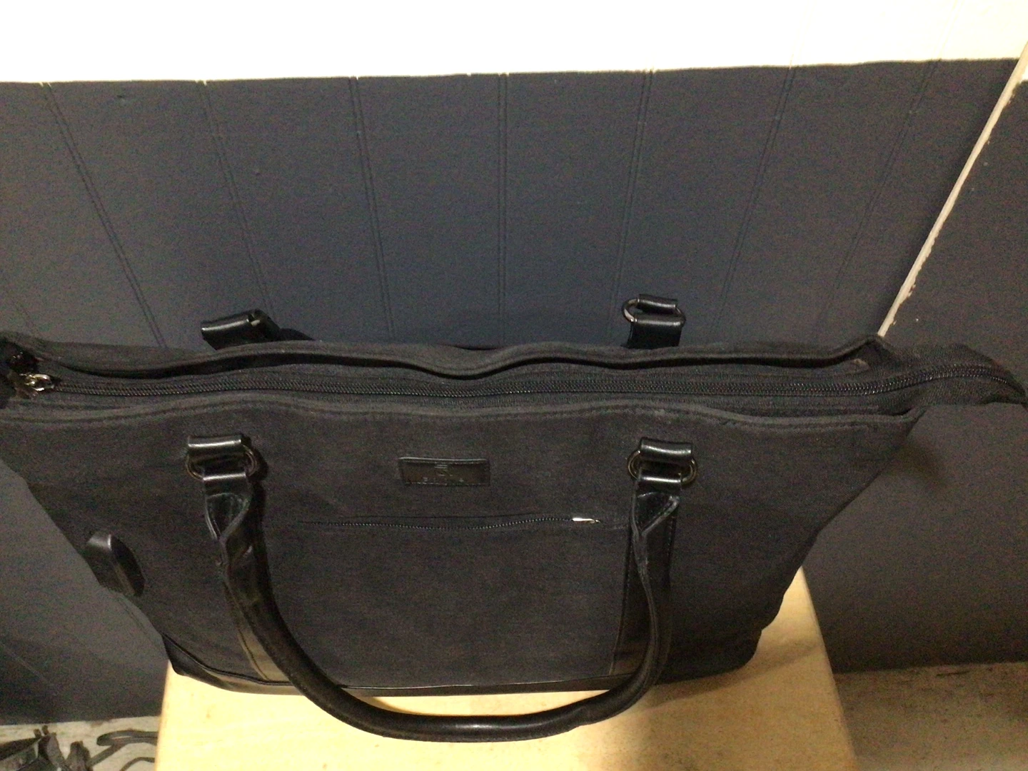 Women's Handbag w.USB Port Waterproof Leather Handbag - photo 5
