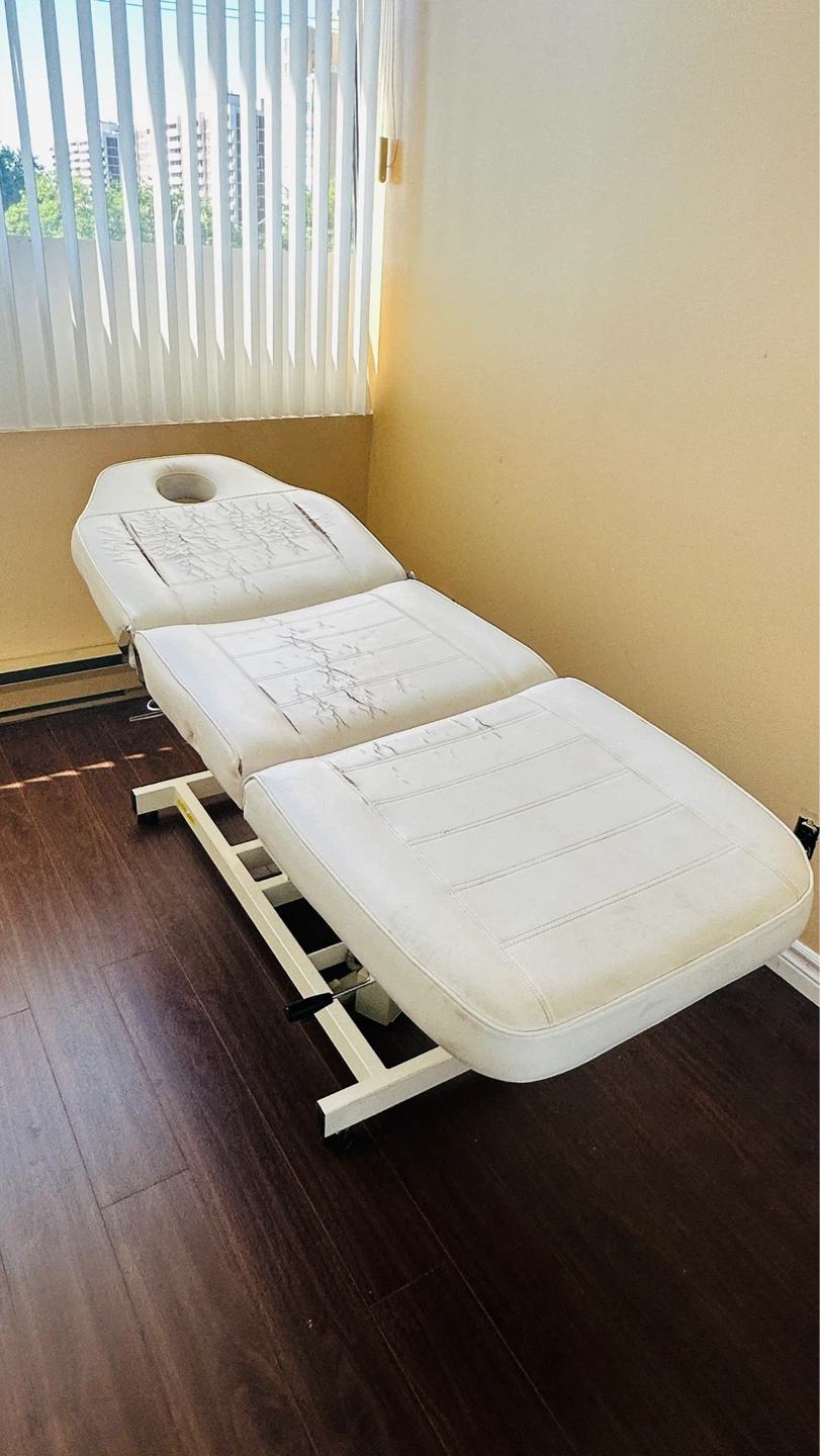 White Massage Table - photo 2