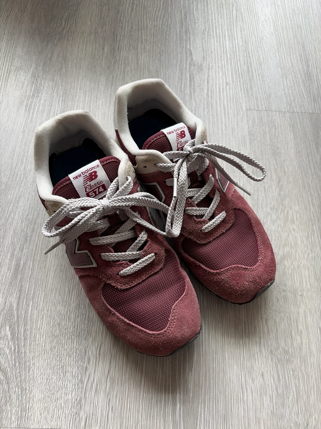 New Balance 574 Classic Sneakers Burgundy