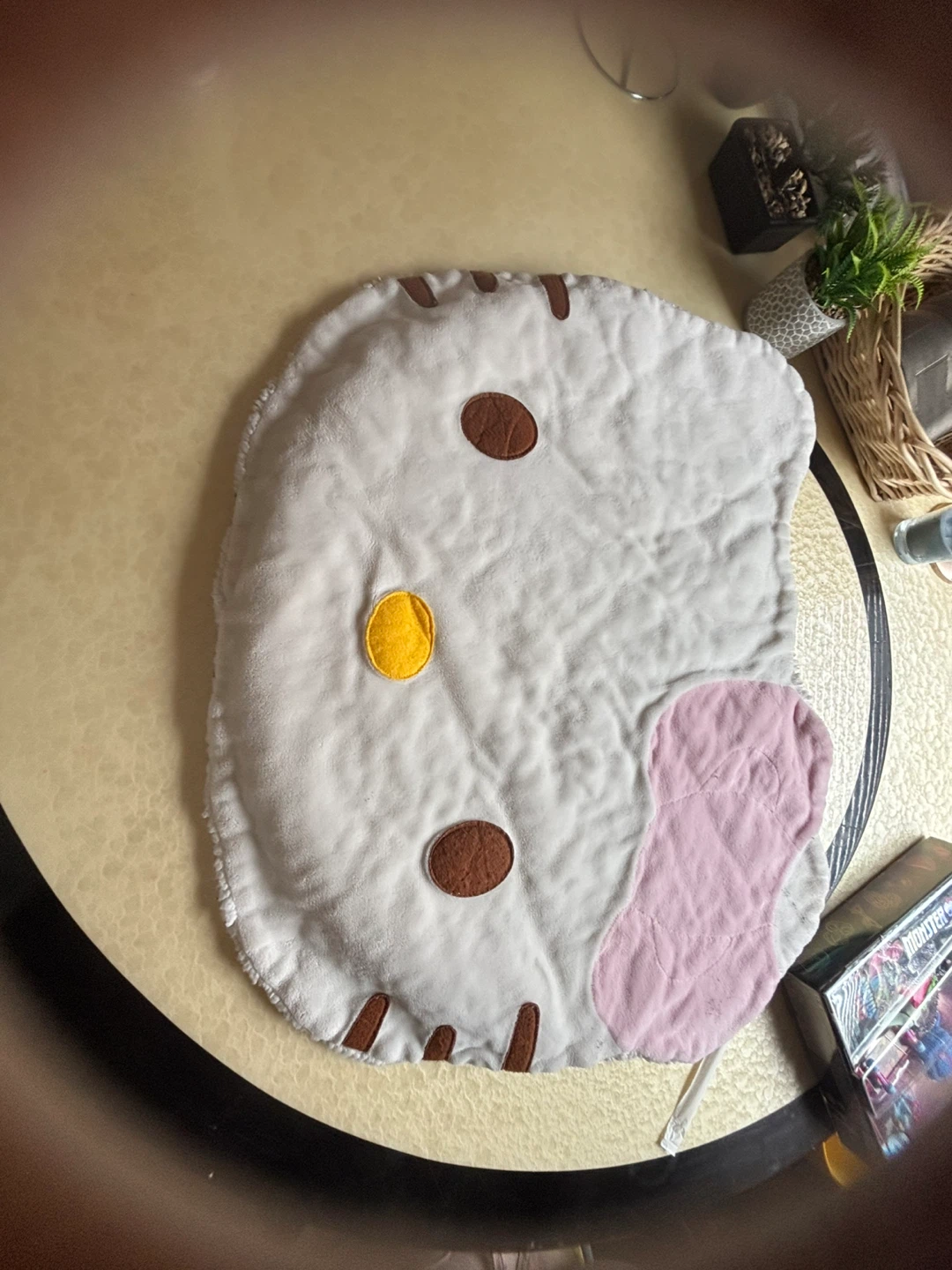 Plush Hello Kitty Shaped carpet - photo 3