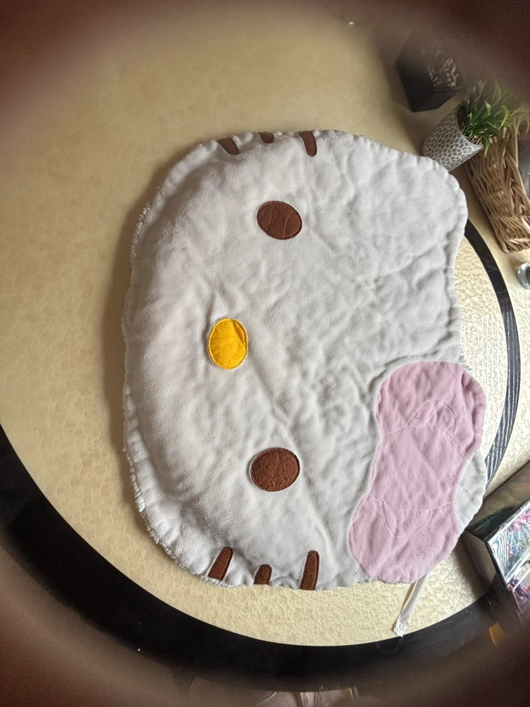 Plush Hello Kitty Shaped carpet - photo 2