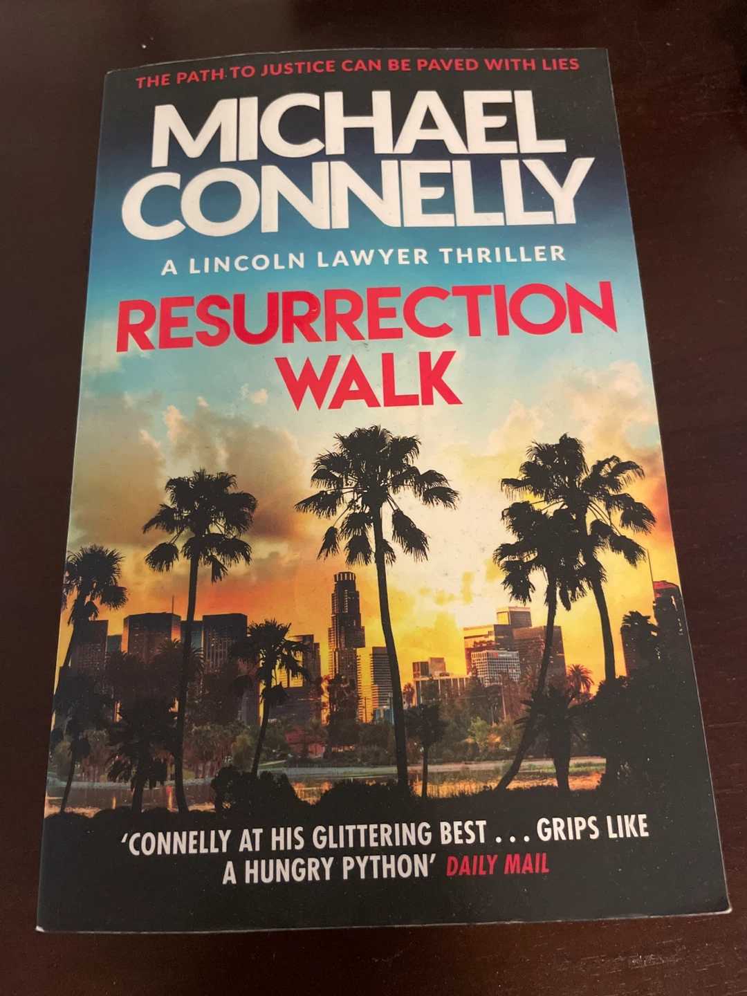 ⚽️ Michael Connelly Resurrection Walk: A Lincoln Lawyer Thriller
