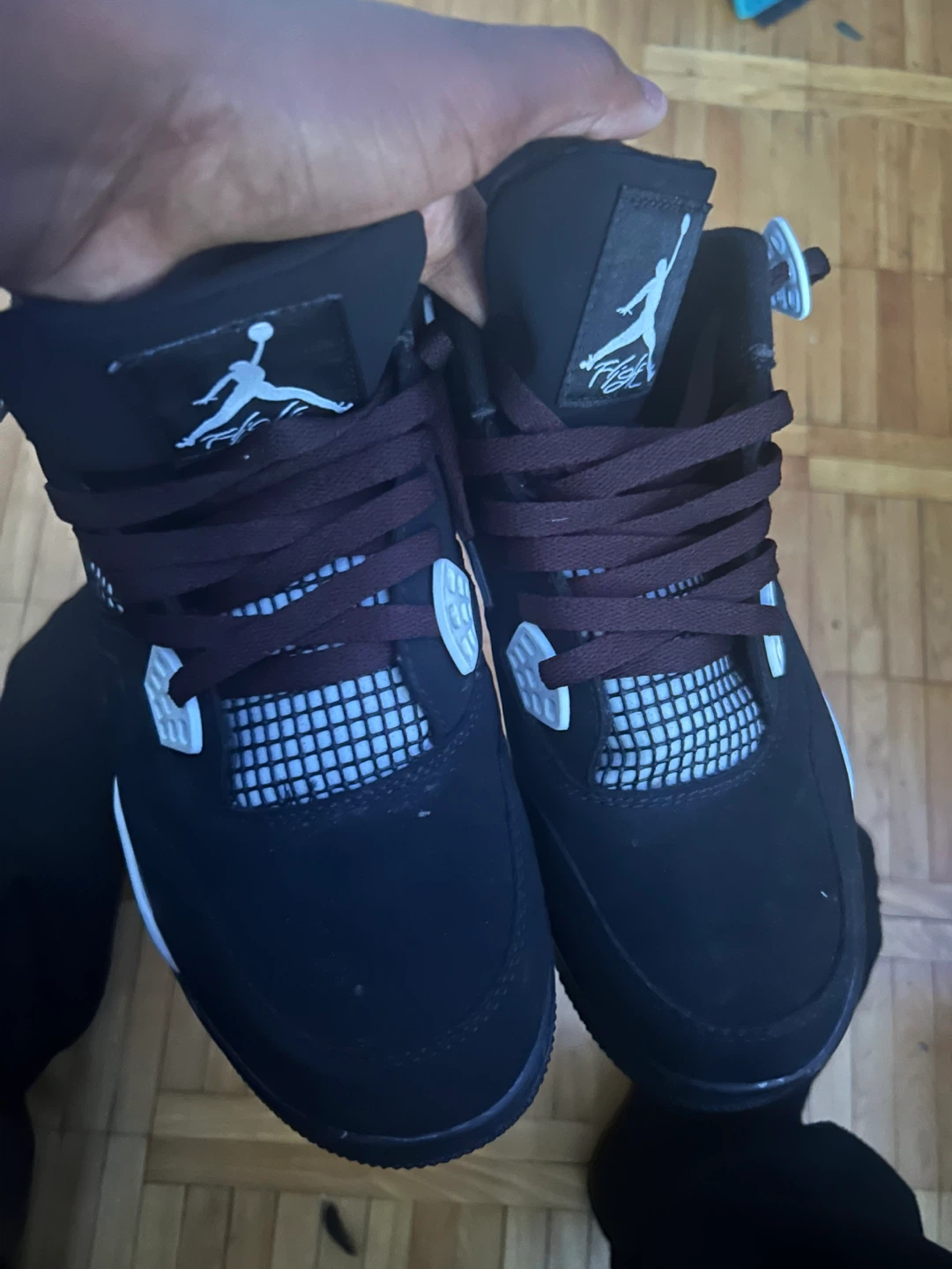 Jordan 4 white thunders