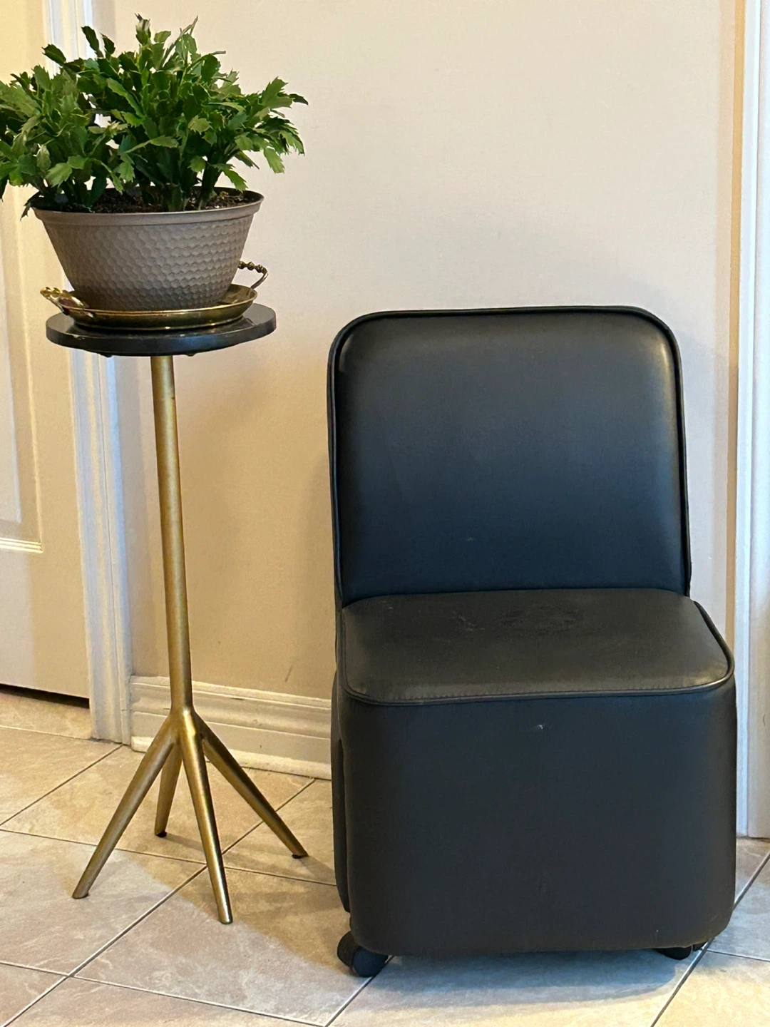 Black Storage Chair with Wheels - photo 4
