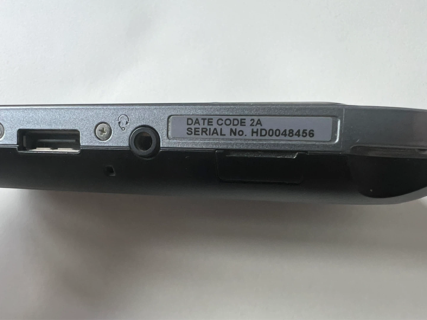 Sony PlayStation Vita OLED (PS Vita 1000) + Case - photo 5