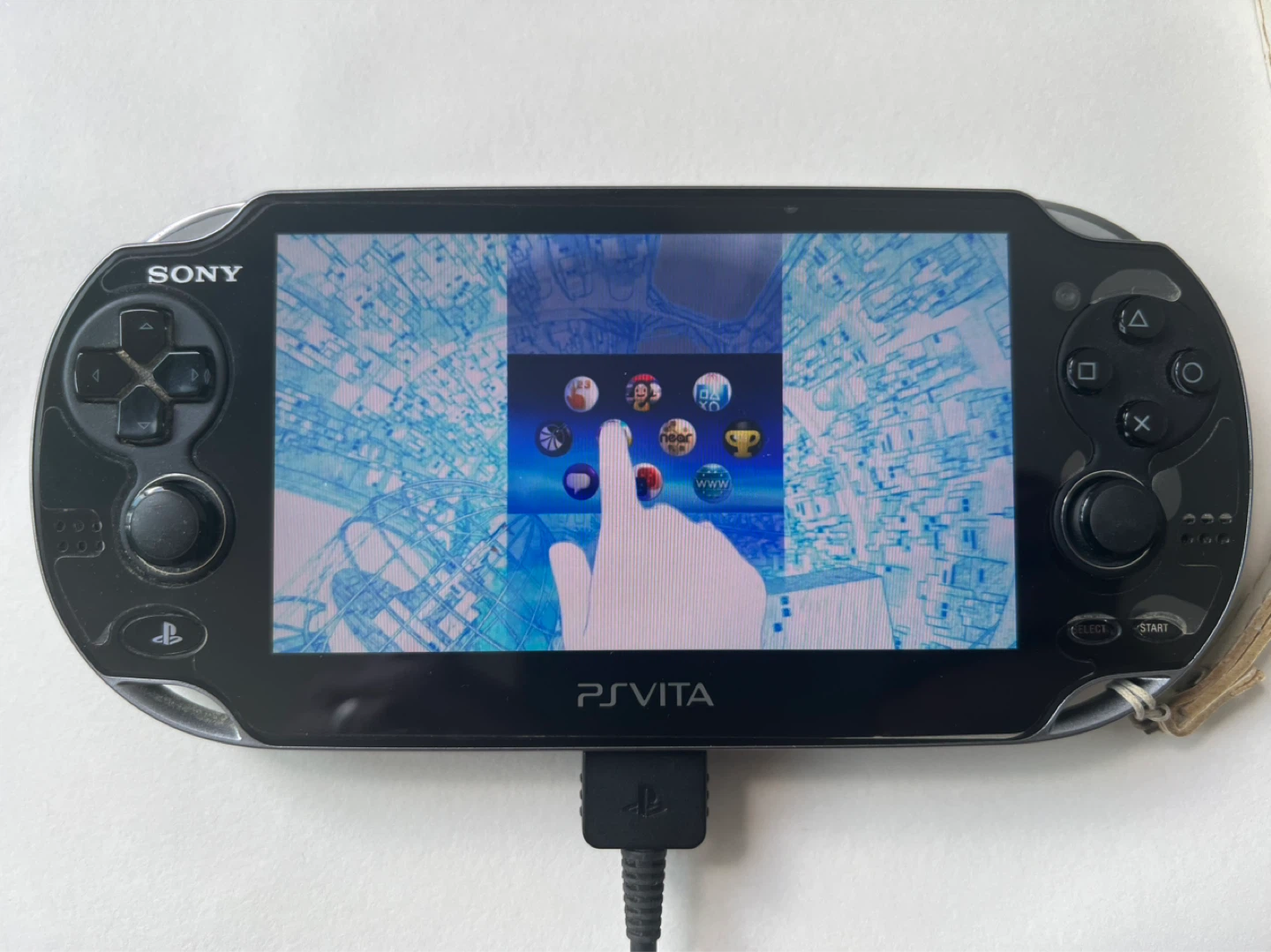 Sony PlayStation Vita OLED (PS Vita 1000) + Case
