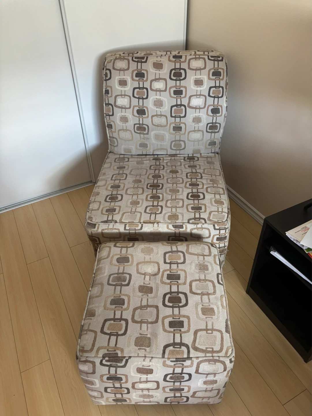2 x chair and foot stools - photo 2