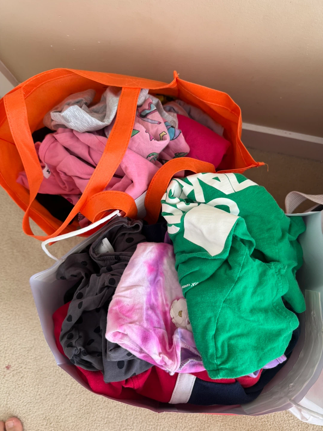 Bundles of girls clothes (6-7T)