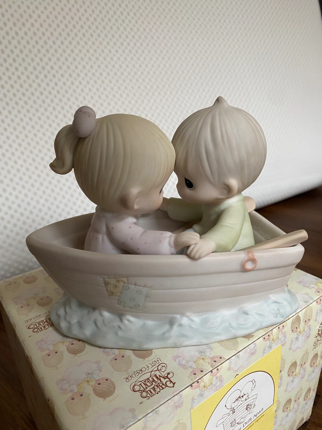 Precious Moments Friends Never Drift Apart Porcelain Figurine ⚽️ - photo 3