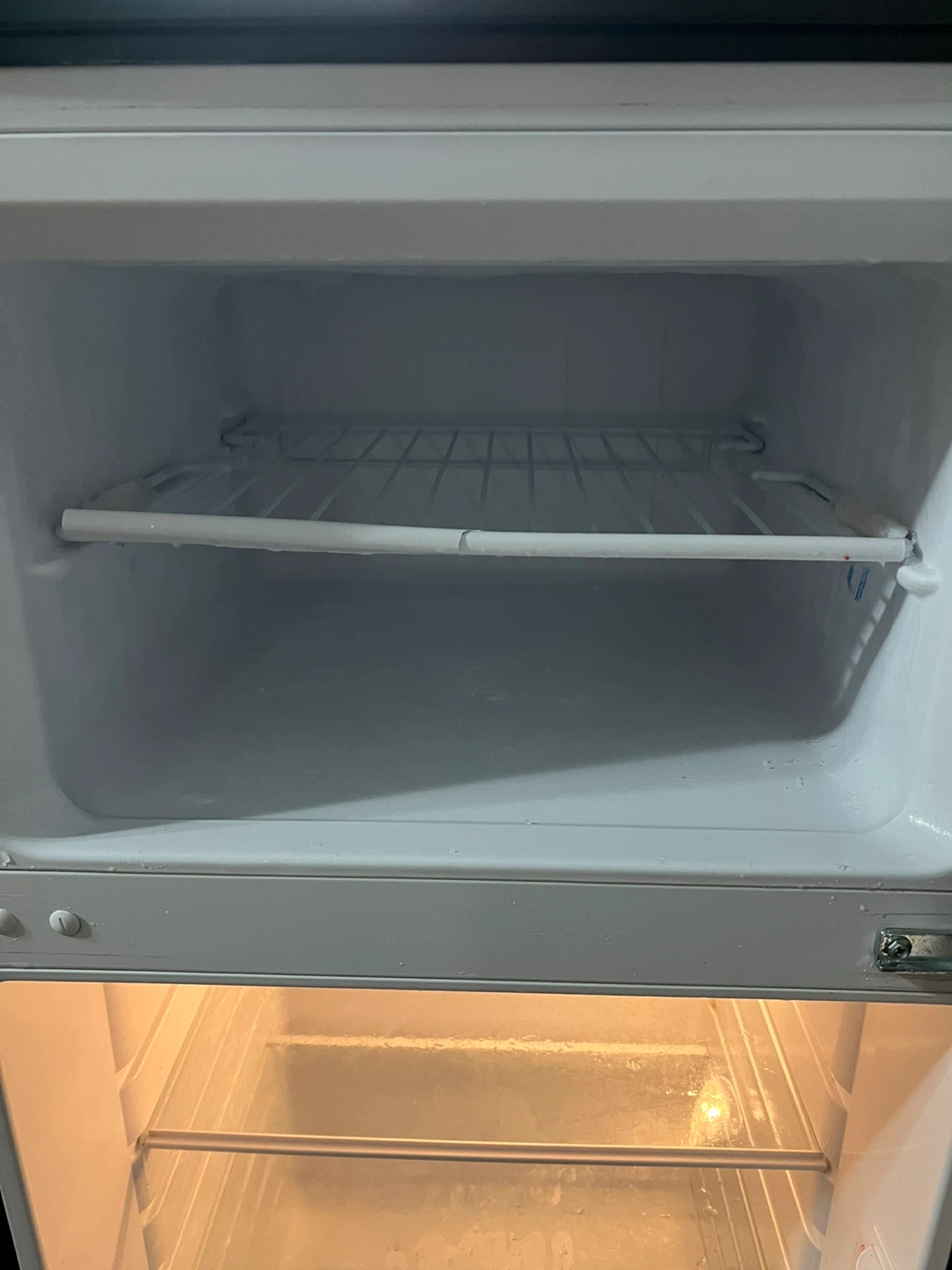 Magic Chef Refrigerator - photo 4