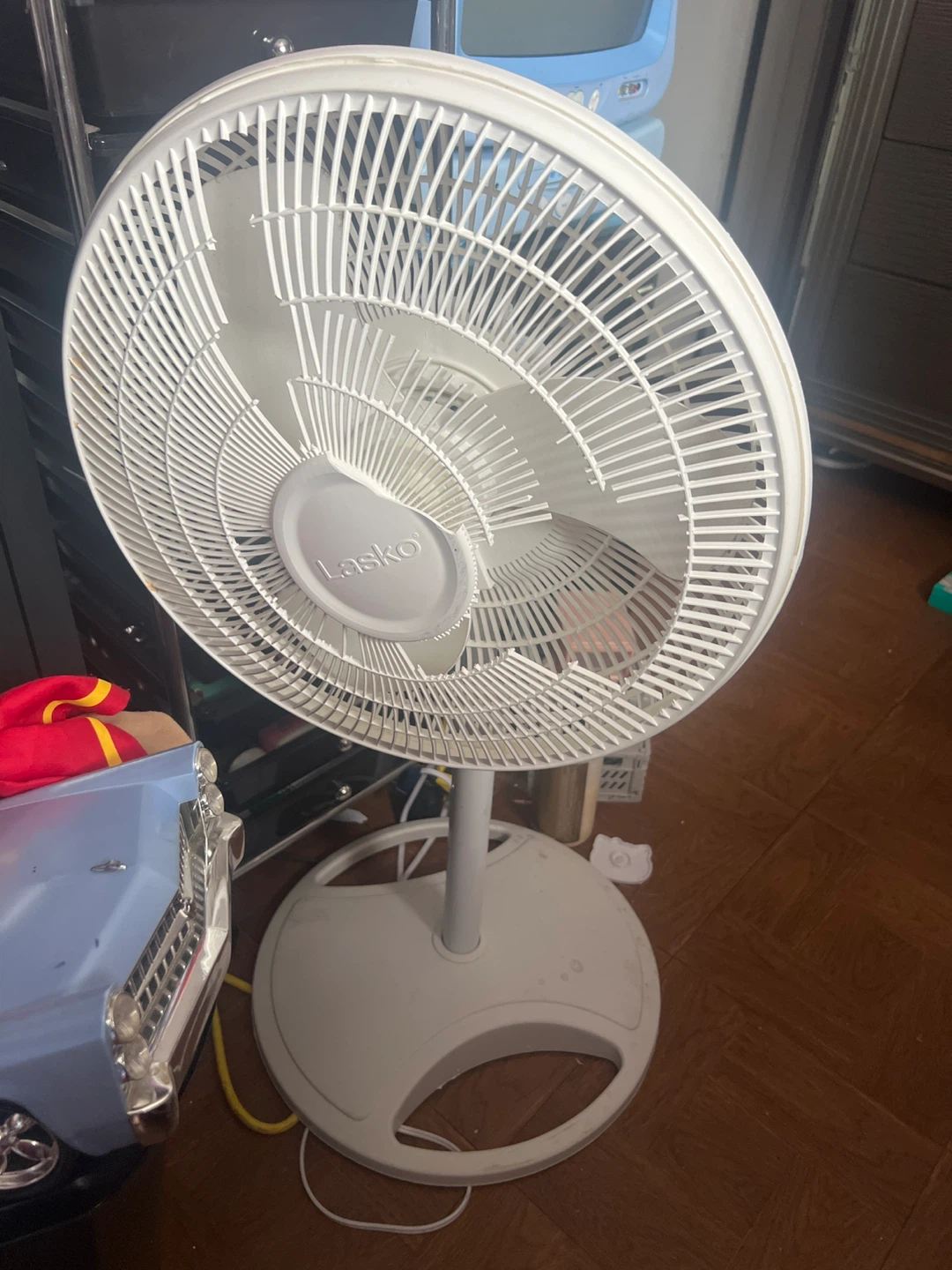 Lasko White Pedestal Fan ⚽️