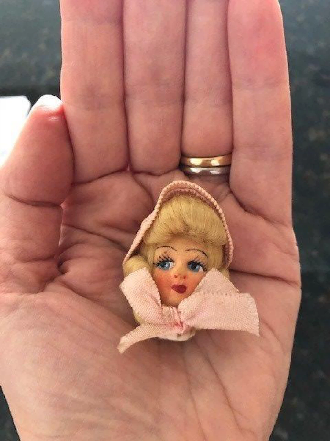 ⚽️Vintage Doll Head Brooch