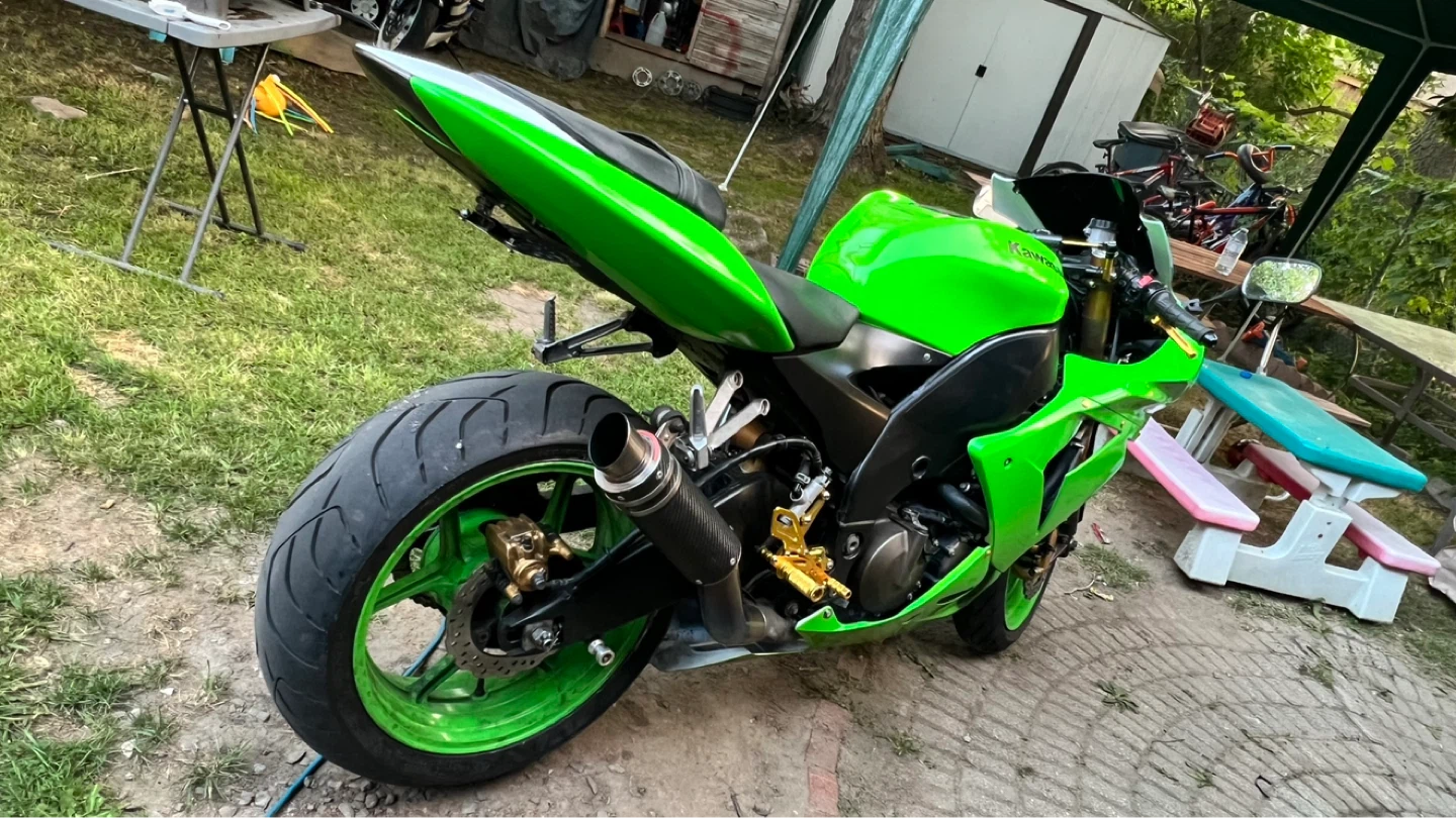 Kawasaki Ninja ZX-10R Motorcycle - photo 3
