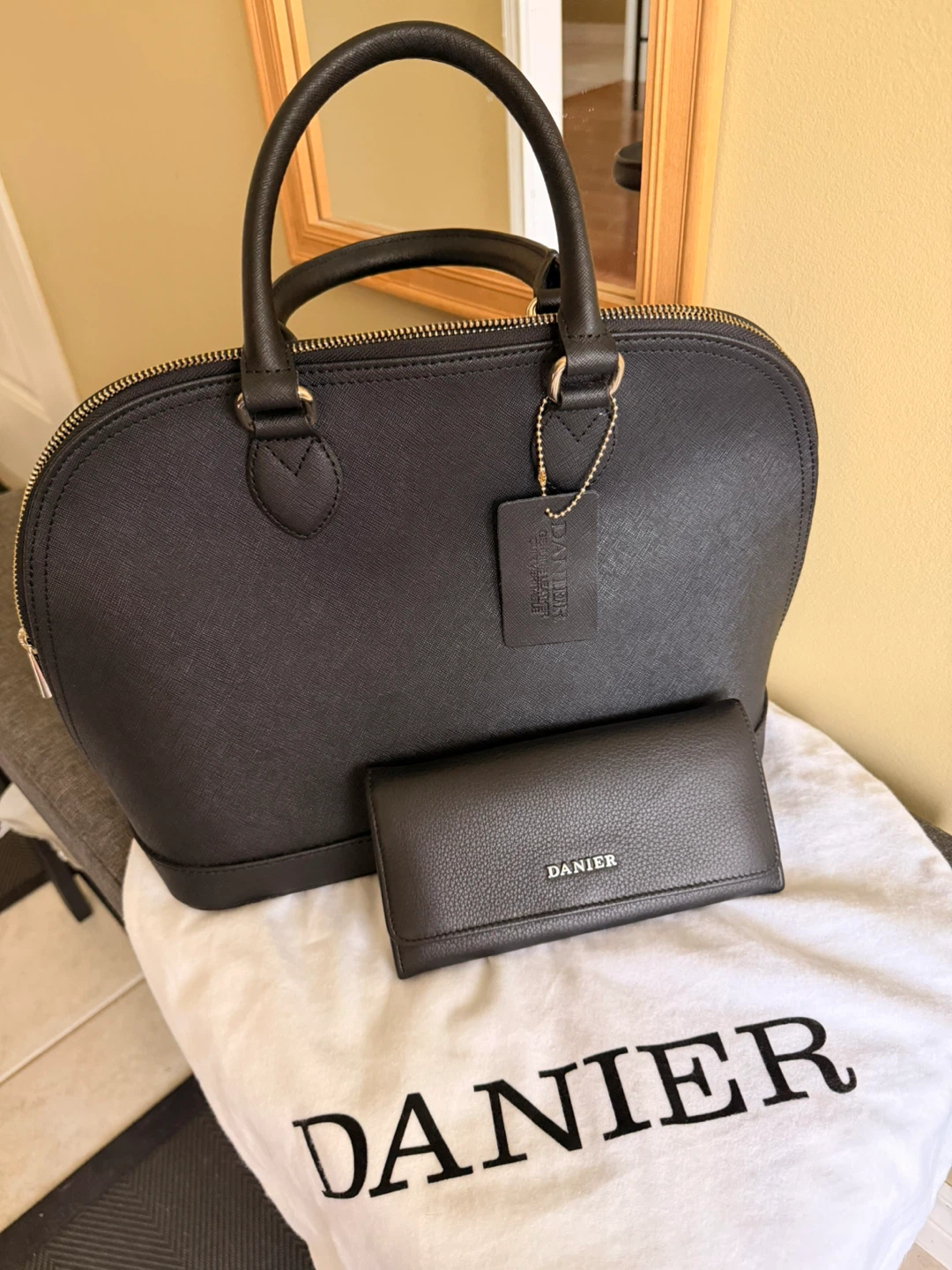 Danier Black Leather Satchel Handbag and Wallet Set - photo 2