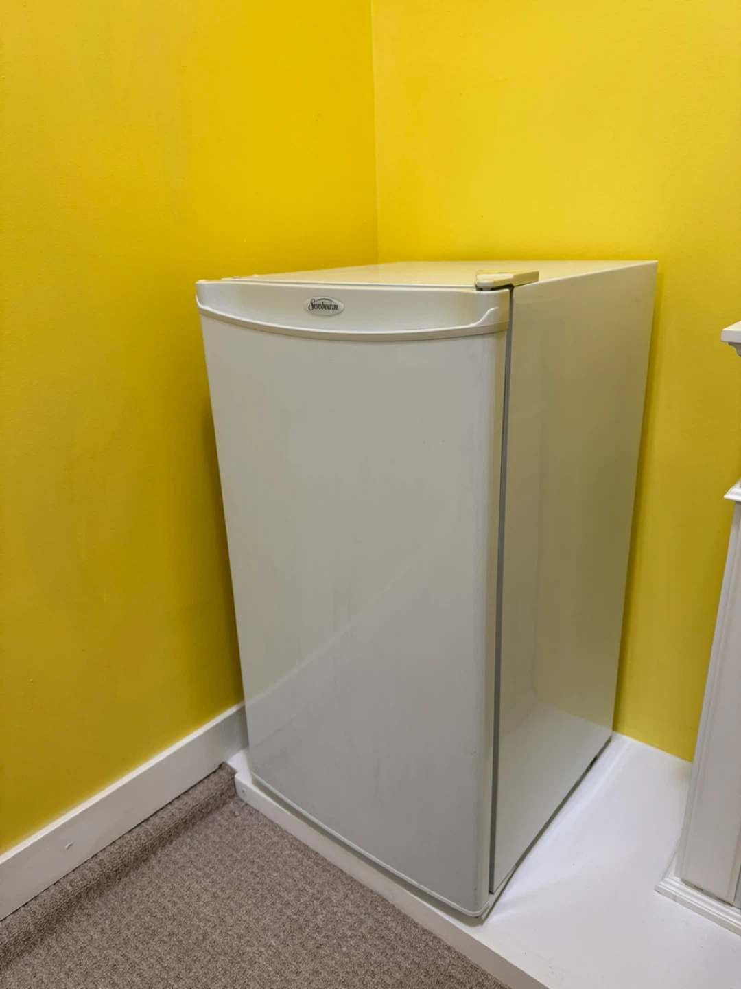 Sunbeam Mini Fridge - photo 2