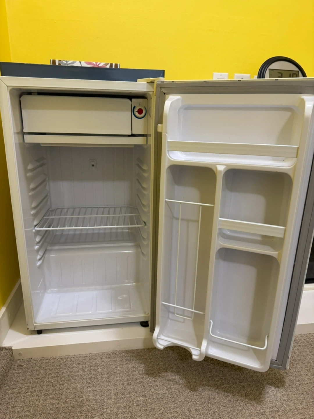Sunbeam Mini Fridge - photo 3