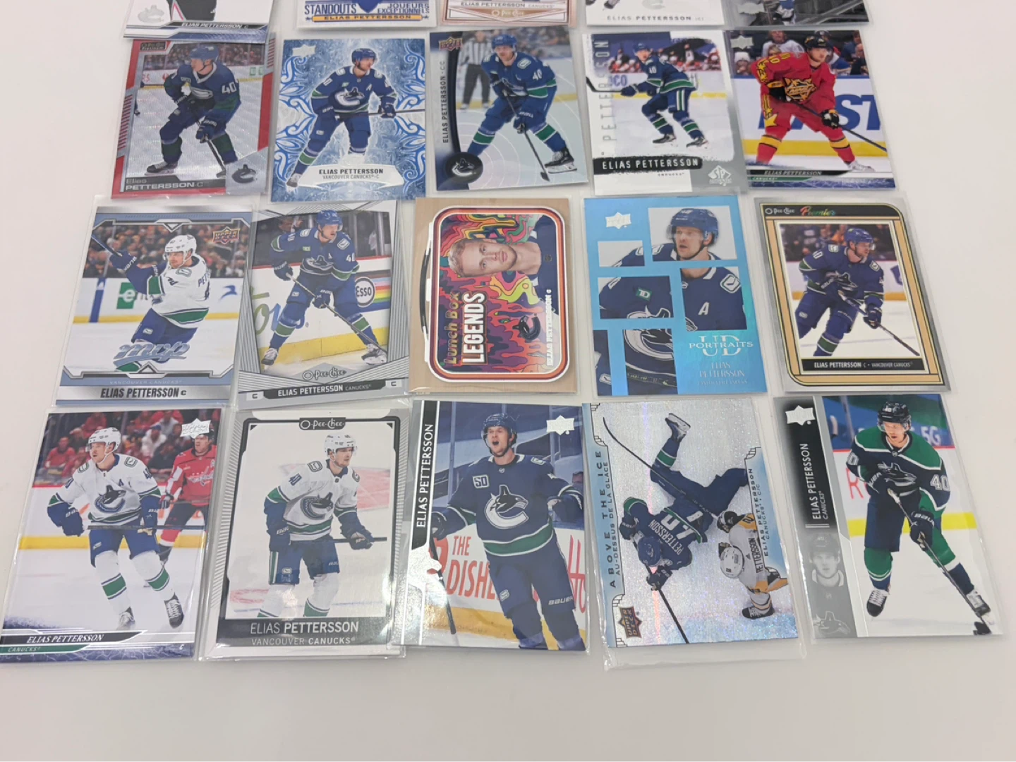 20 card lot Canucks Elias Pettersson - photo 2