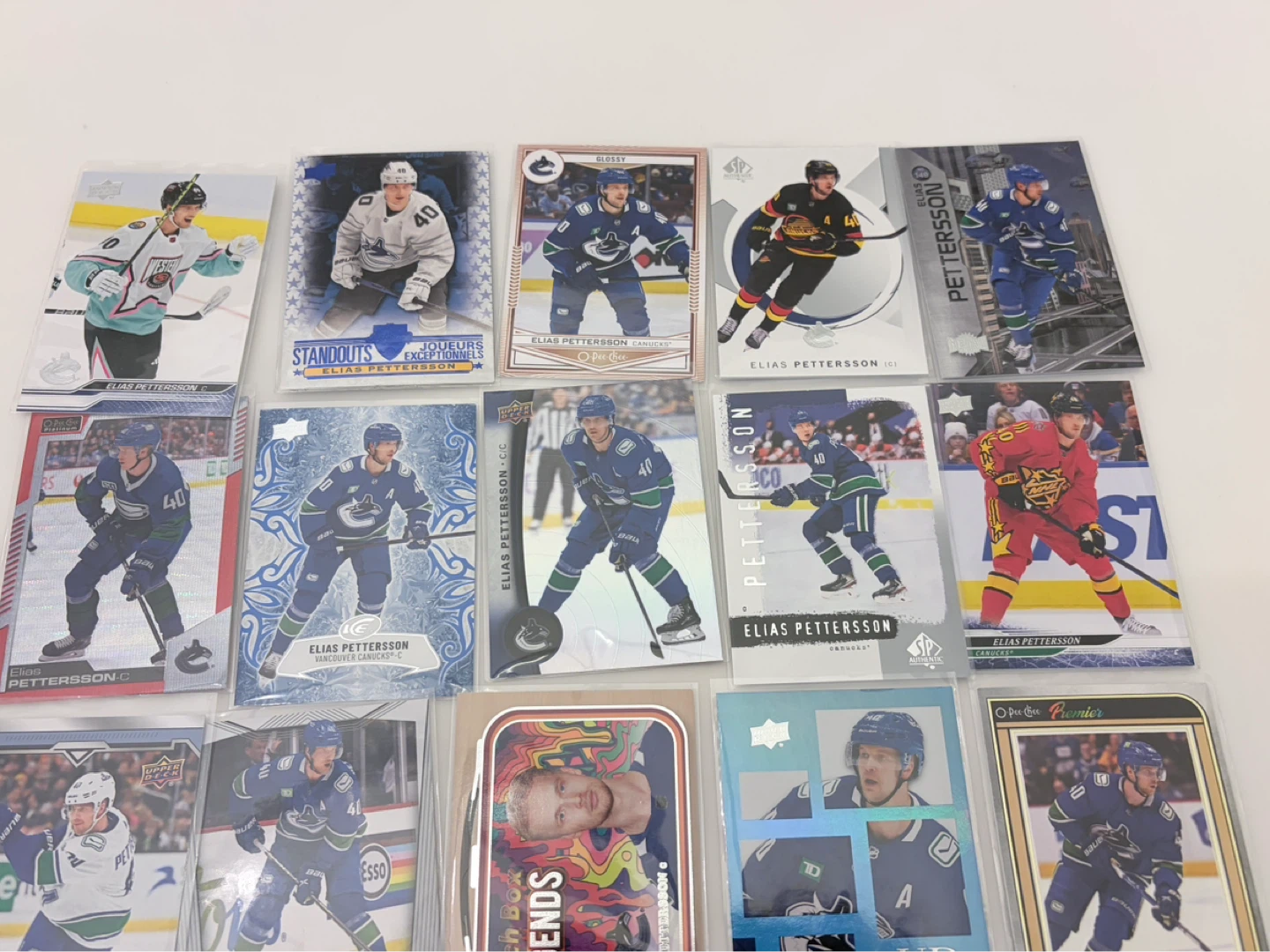 20 card lot Canucks Elias Pettersson - photo 3