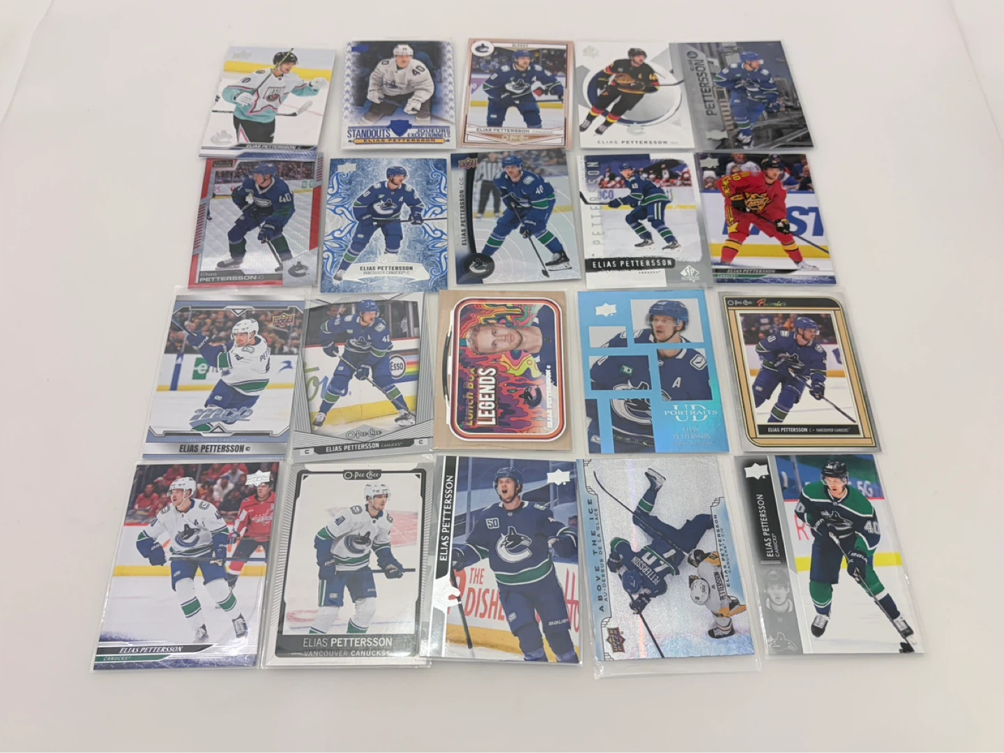 20 card lot Canucks Elias Pettersson