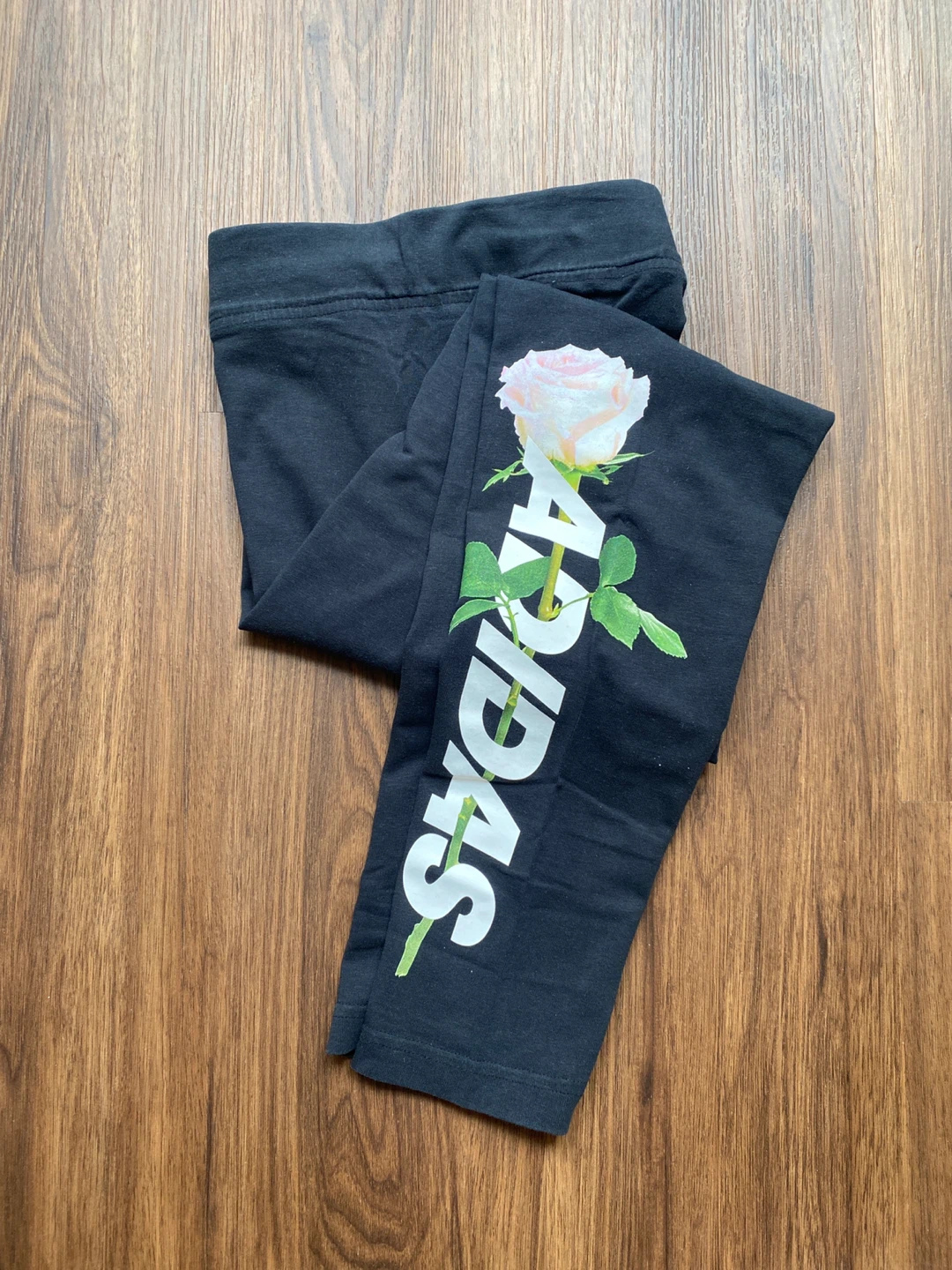 Adidas Black Leggings with Rose Graphic - Size M ⚽️