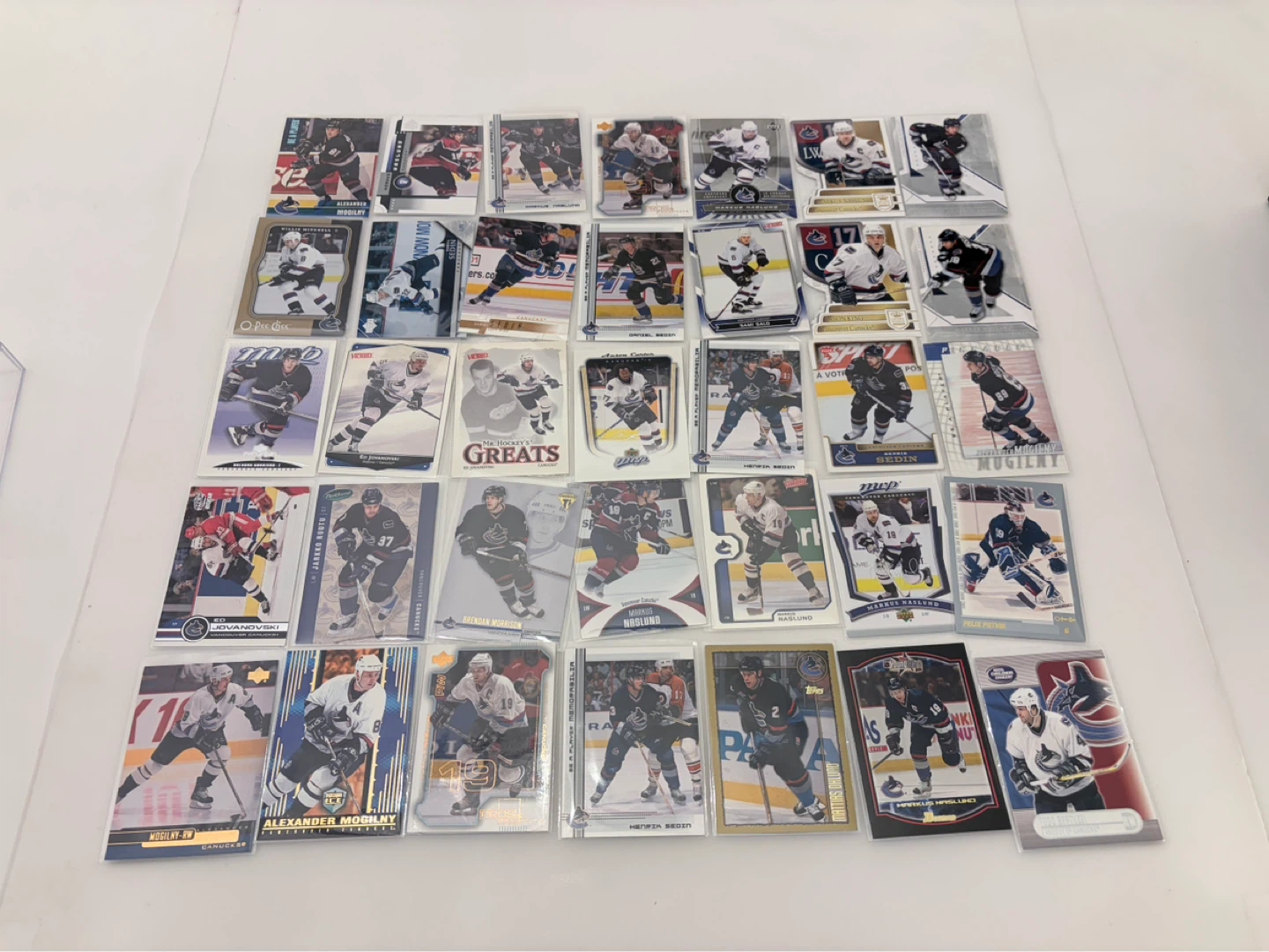 Vintage 35 card lot Canucks West Coast Era Naslund, Morrison