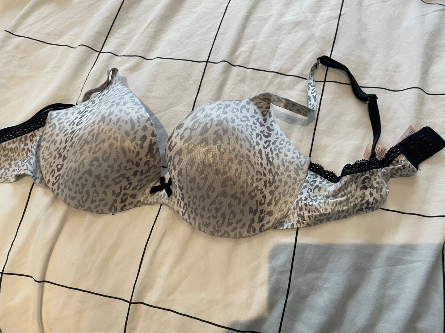La Senza Grey Leopard Print Bra - 32D ⚽️
