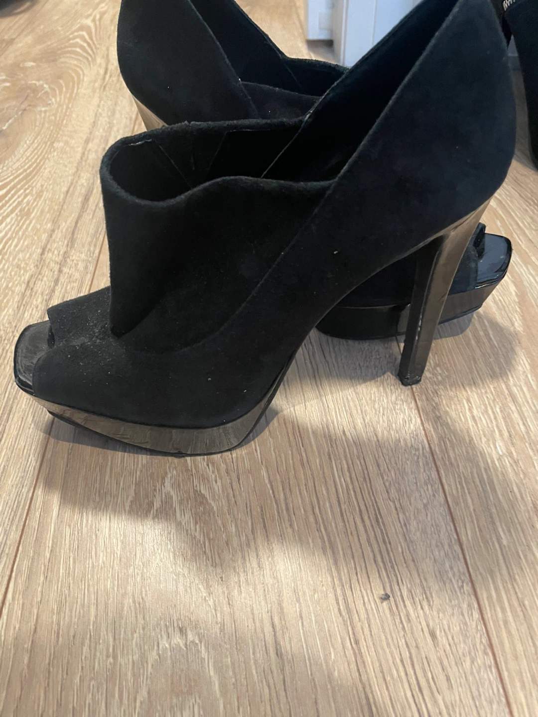 ⚽️Jessica Simpson Black Suede Peep-Toe Heels