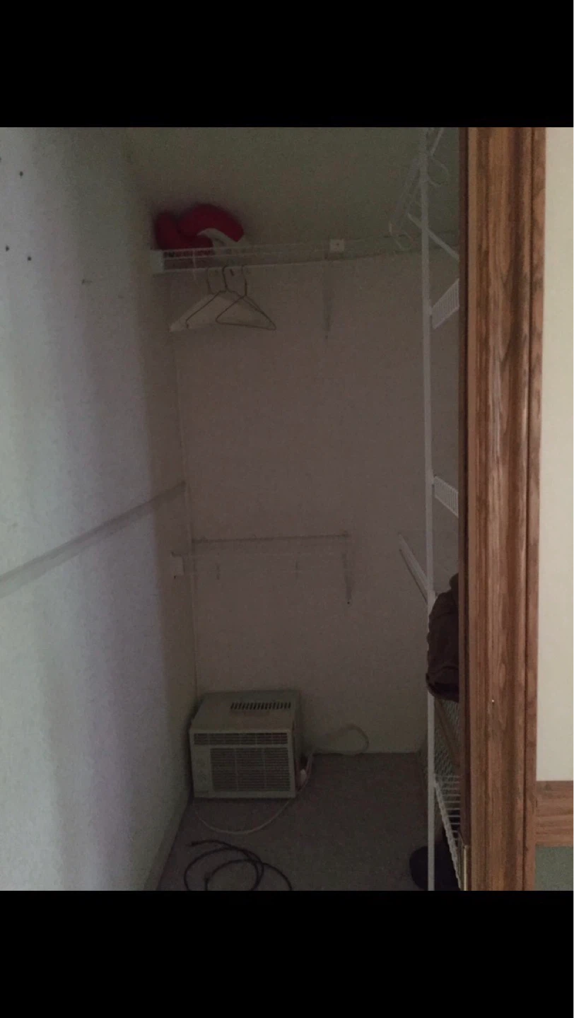 Gorgeous room for rent in the downtown Rivervalley - photo 3