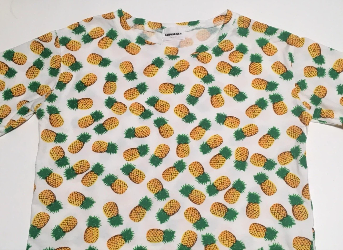 ⚽️ Preowned Jan Wiener Korea Pineapple Print T-Shirt Size Small