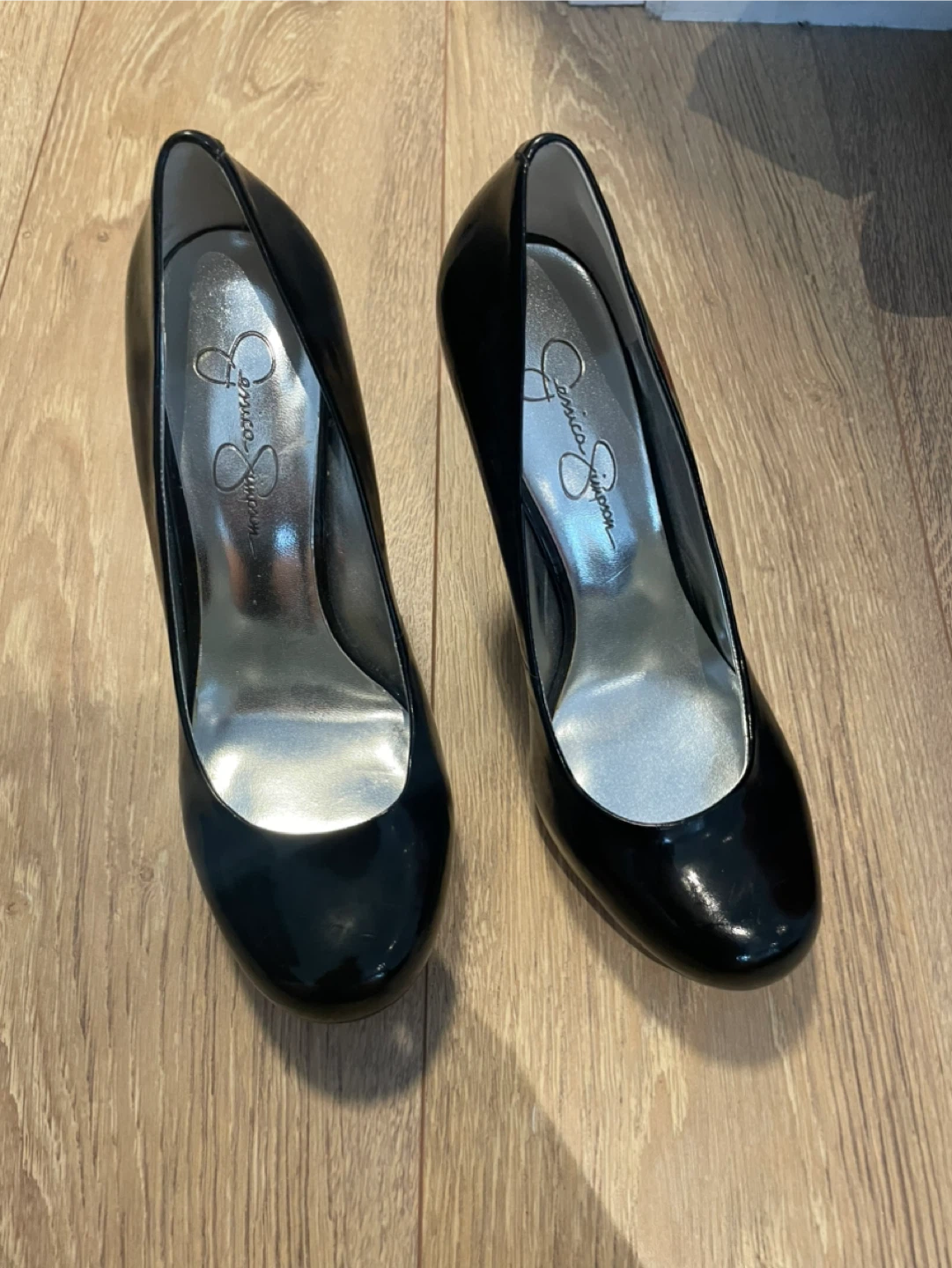 Jessica Simpson Black Patent Heels ⚽️