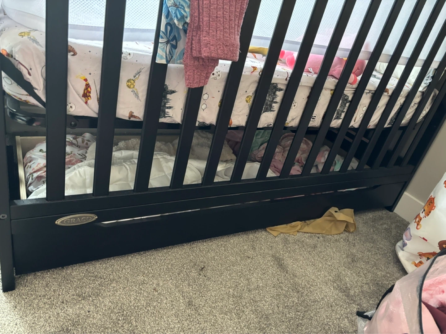 Baby Crib w/mattress and bedding -EVICTION SALE - photo 3