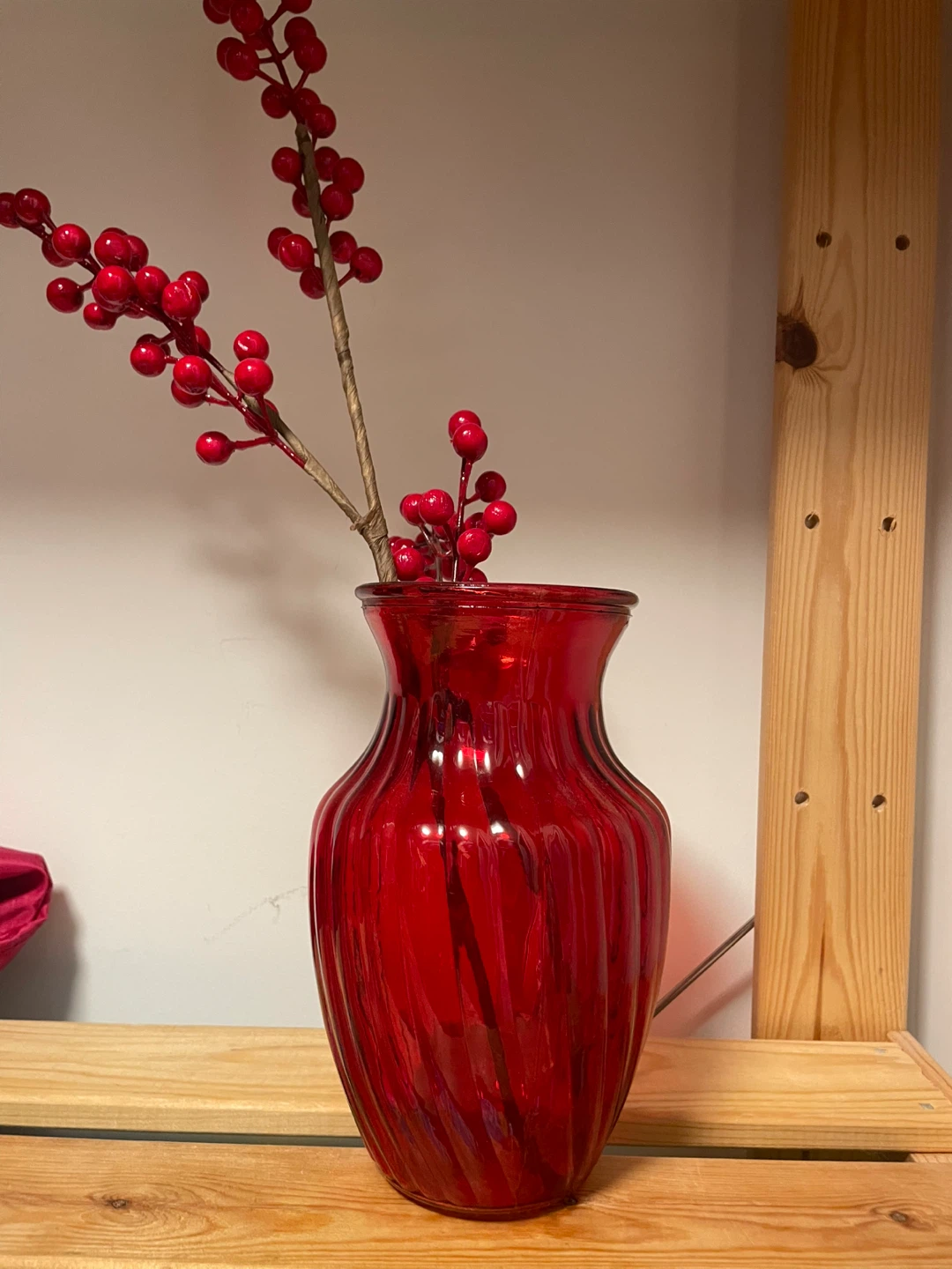 Red Glass Vase with Red Berry Stems ⚽️