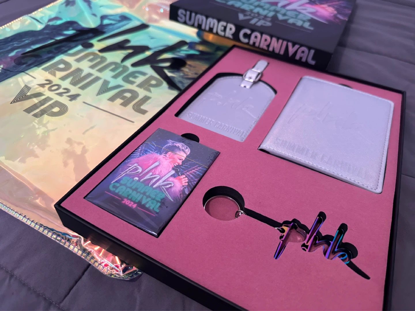 P!nk Summer Carnival 2024 VIP Merchandise Set ⚽ - photo 2